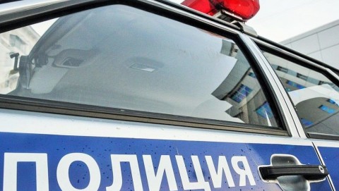 Полицейские устанавливают личность мошенника, похитившего 750 000 рублей у сельского механика